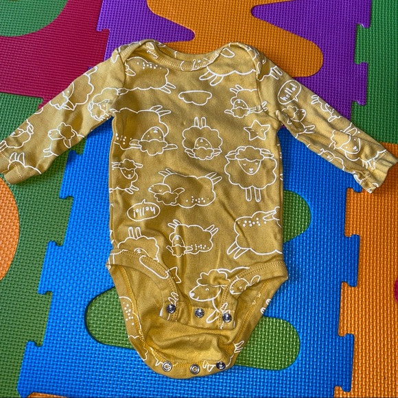 BUNDLE ✅ 3m onesies - Picture 5 of 5